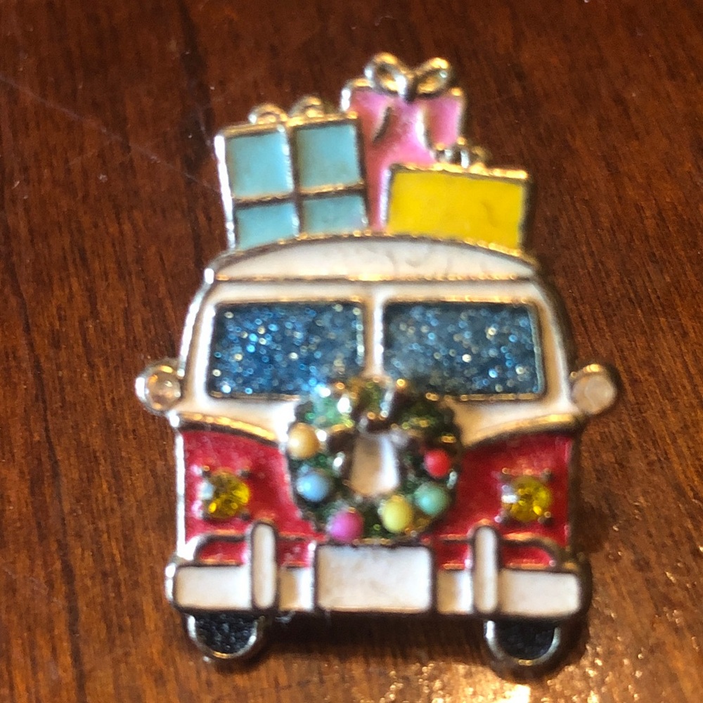 One Sugarfix VW van loaded with presents/ Christmas wreath/earring or pin